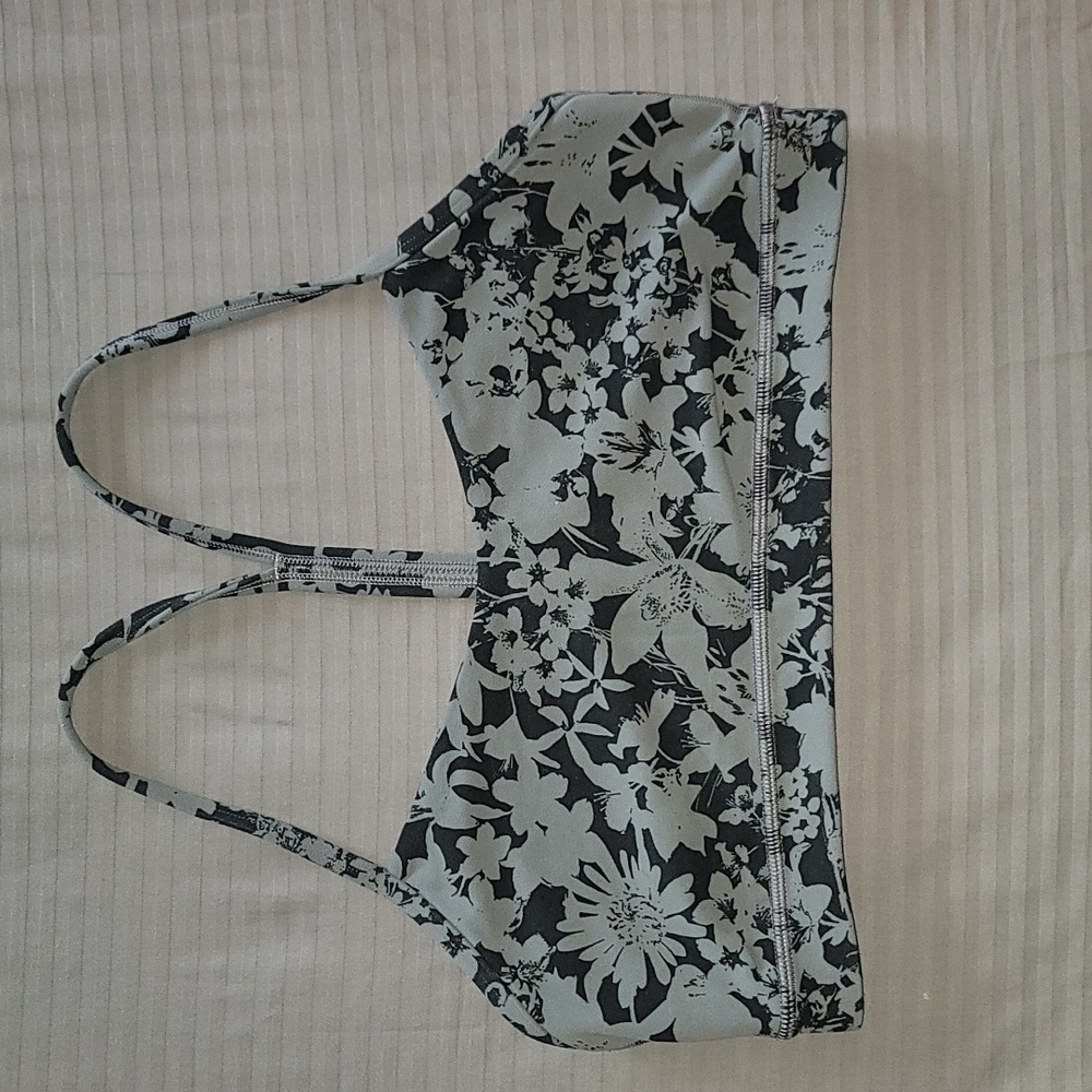 Lululemon 10 flow y nulu bra - gray floral print